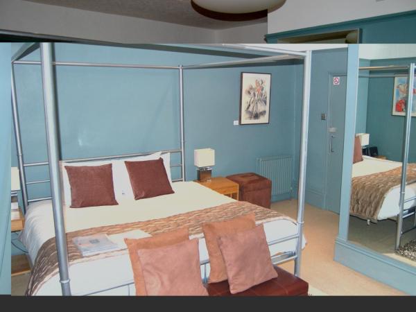 Brightonwave : photo 3 de la chambre chambre avec lit à baldaquin et balcon - 2 personnes