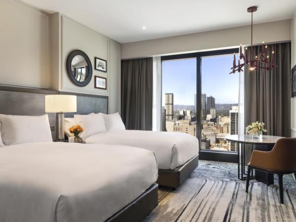 Sofitel Adelaide : photo 4 de la chambre chambre double de luxe avec 2 lits doubles et vue sur ville