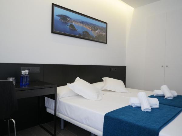 Loaldia : photo 5 de la chambre chambre double ou lits jumeaux avec balcon