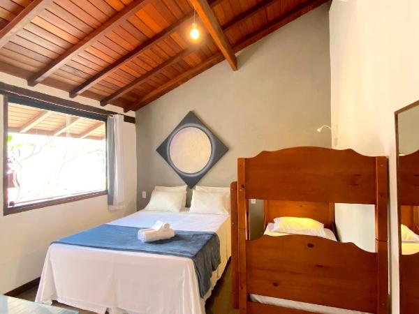 Bamboo Búzios Hostel : photo 2 de la chambre chambre quadruple avec salle de bains