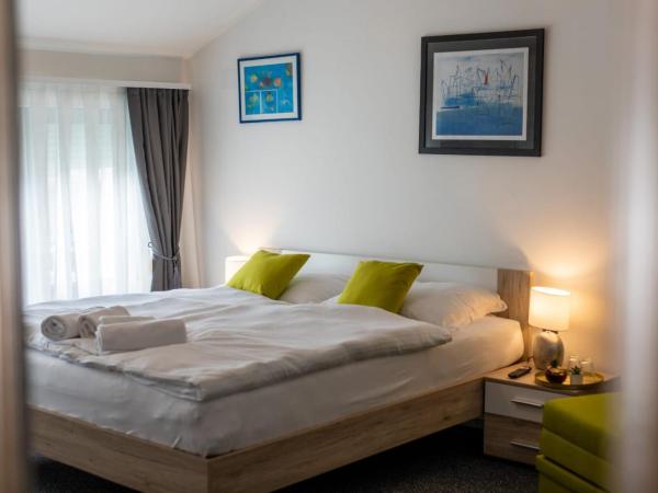 Four Roses : photo 2 de la chambre chambre double deluxe avec douche