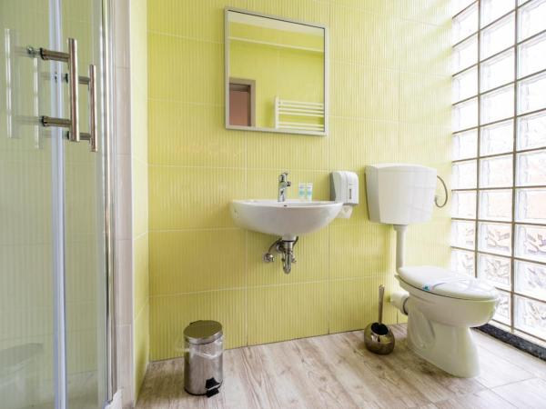 Four Roses : photo 6 de la chambre chambre double deluxe avec douche