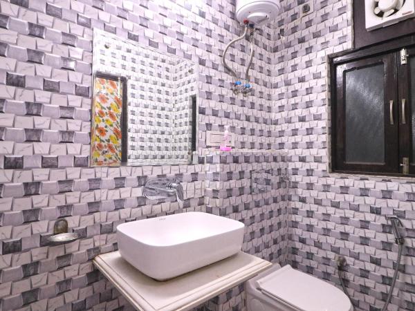 Hotel Westend Holiday Home 5 mint from Nizamuddin Railway Station : photo 3 de la chambre chambre double deluxe