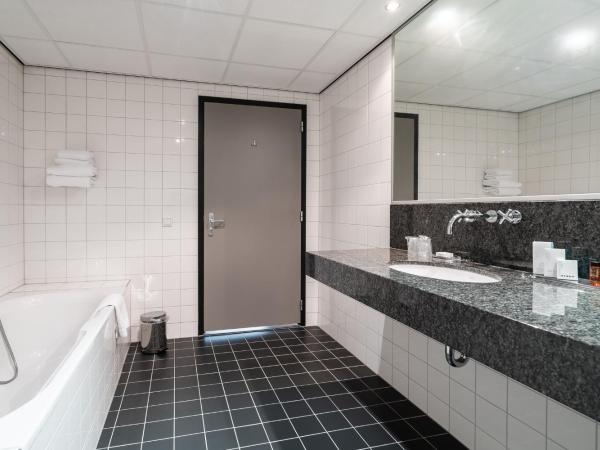 Onderwijshotel De Rooi Pannen Eindhoven : photo 9 de la chambre suite deluxe avec lit king-size