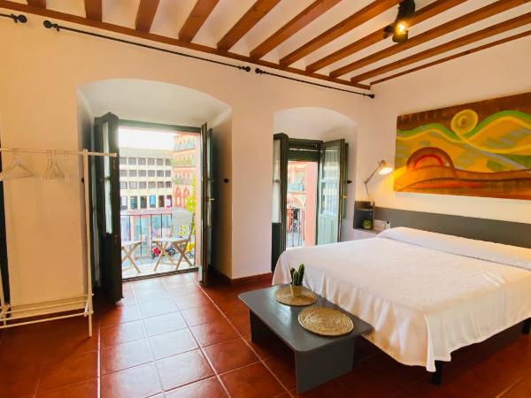Hostel Plaza Mayor Corredera : photo 6 de la chambre chambre quadruple avec balcon 