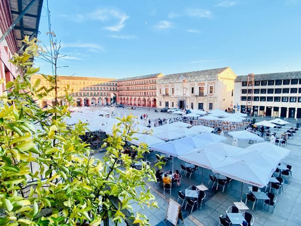 Hostel Plaza Mayor Corredera : photo 9 de la chambre chambre quadruple avec balcon 