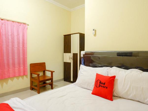 RedDoorz near Sleman City Hall 3 : photo 3 de la chambre chambre double standard