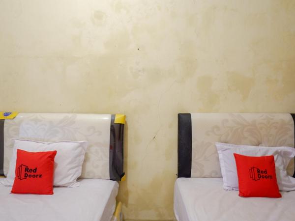 RedDoorz near Sleman City Hall 3 : photo 1 de la chambre chambre lits jumeaux