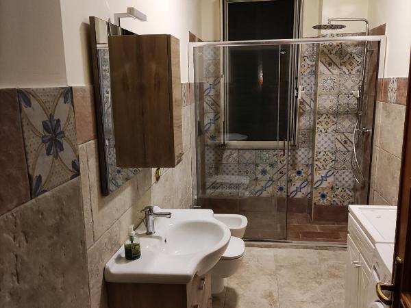 Antoniet : photo 6 de la chambre chambre double avec salle de bains privative