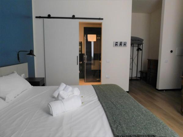 Piumaviola Beds & Apartments : photo 2 de la chambre chambre double ou lits jumeaux avec salle de bains privative