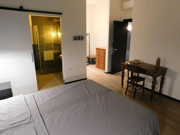 Piumaviola Beds & Apartments : photo 5 de la chambre chambre double ou lits jumeaux avec salle de bains privative