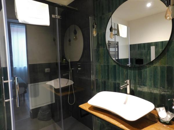 Piumaviola Beds & Apartments : photo 7 de la chambre chambre double ou lits jumeaux avec salle de bains privative