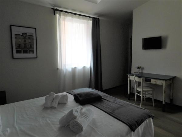 Piumaviola Beds & Apartments : photo 1 de la chambre chambre double ou lits jumeaux avec salle de bains privative