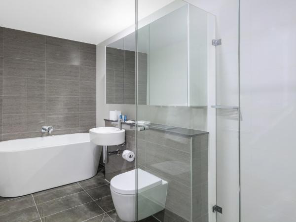 Meriton Suites North Sydney : photo 9 de la chambre suite 2 chambres côté port