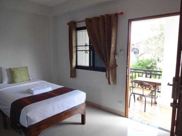 Rena House Chiang Mai : photo 1 de la chambre standard twin room- upper floor