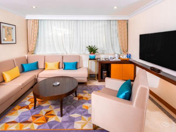 China Mayors Plaza - Free shuttle between hotel and Exhibition Center during Canton Fair : photo 4 de la chambre suite deluxe avec lit king-size