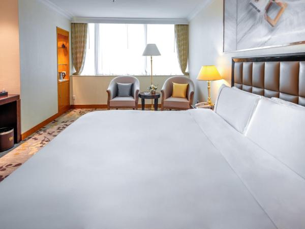China Mayors Plaza - Free shuttle between hotel and Exhibition Center during Canton Fair : photo 3 de la chambre chambre affaires lit queen-size