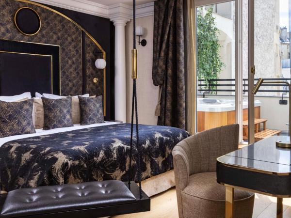 Paris j'Adore Hotel & Spa : photo 4 de la chambre hébergement luxe – bain de minuit avec jacuzzi et terrasse