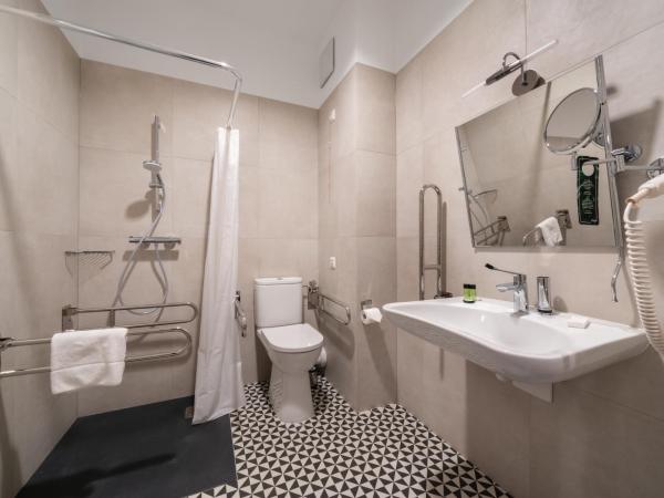 Hotel Tulip Residences Warsaw Targowa : photo 4 de la chambre chambre supérieure - 1 lit queen-size