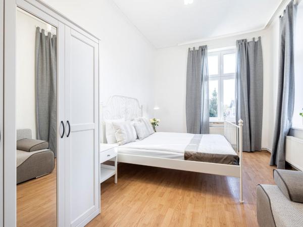 Riviera Residence Apartments : photo 8 de la chambre appartement 2 chambres avec salon