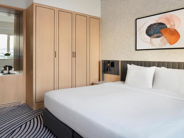 Crowne Plaza - Dubai Jumeirah, an IHG Hotel : photo 1 de la chambre chambre lit king-size standard