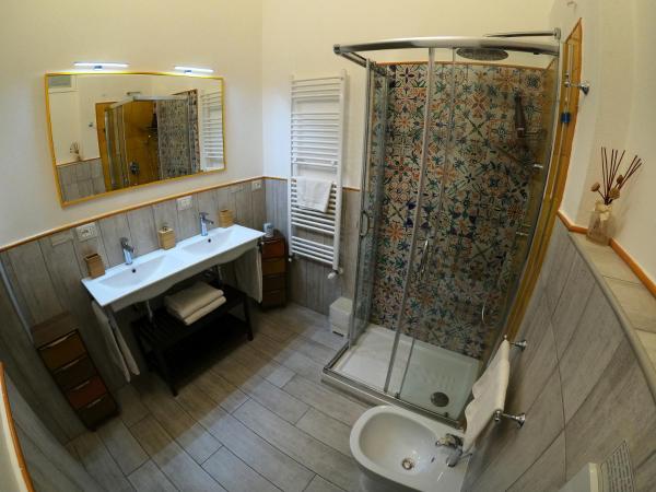 Five Roses Bed & Breakfast : photo 6 de la chambre chambre familiale