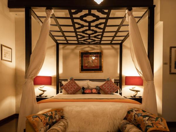 Hotel Penaga : photo 3 de la chambre chambre lit king-size hutton deluxe avec jacuzzi et balcon