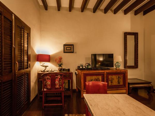 Hotel Penaga : photo 9 de la chambre chambre lit king-size hutton deluxe avec jacuzzi et balcon