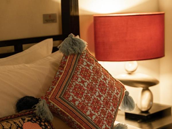 Hotel Penaga : photo 10 de la chambre chambre lit king-size hutton deluxe avec jacuzzi et balcon