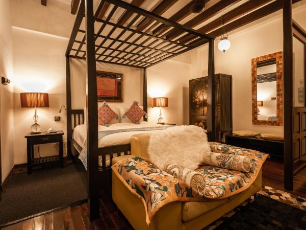 Hotel Penaga : photo 4 de la chambre chambre lit king-size hutton deluxe avec jacuzzi et balcon