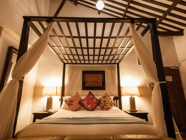 Hotel Penaga : photo 4 de la chambre chambre lit king-size hutton deluxe avec jacuzzi