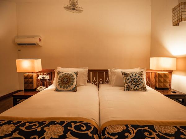 Hotel Penaga : photo 10 de la chambre chambre lits jumeaux hutton deluxe avec jacuzzi et balcon