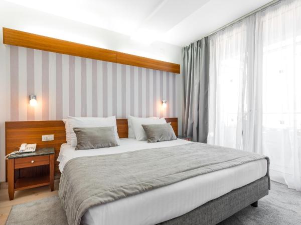 Hotel Uvala : photo 5 de la chambre chambre supérieure avec balcon et vue sur la mer