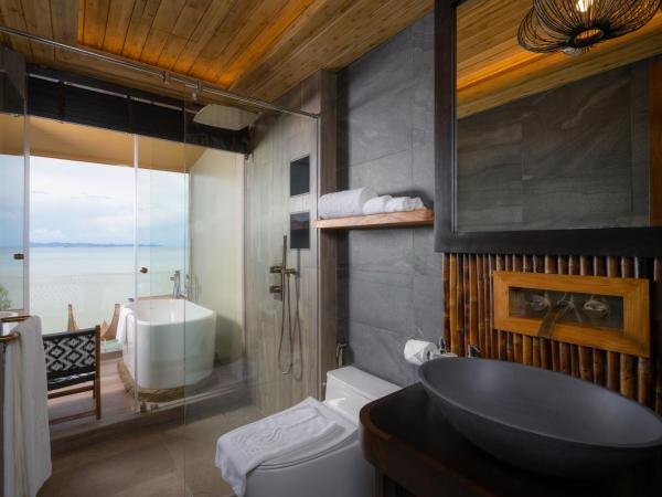 Sinae Phuket - SHA Extra Plus : photo 10 de la chambre villa studio lit king-size océan avec piscine privée