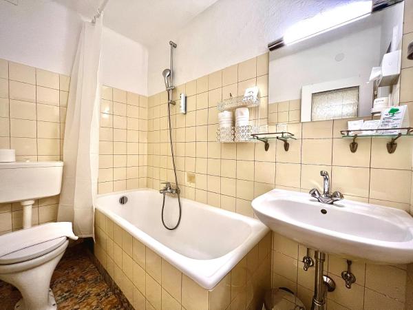 Hotel Grünwalderhof : photo 7 de la chambre chambre quadruple