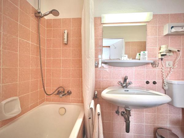 Hotel Grünwalderhof : photo 10 de la chambre chambre double avec balcon