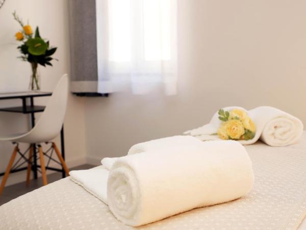 Le Jardin Secret de Faro Guesthouse : photo 3 de la chambre chambre double deluxe avec douche