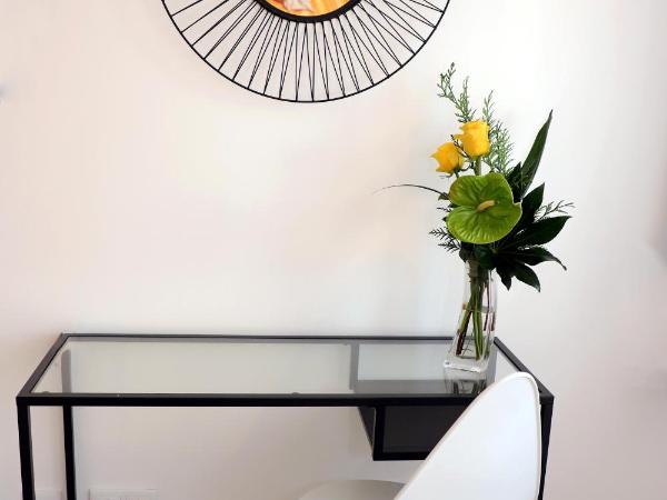 Le Jardin Secret de Faro Guesthouse : photo 7 de la chambre chambre double deluxe avec douche