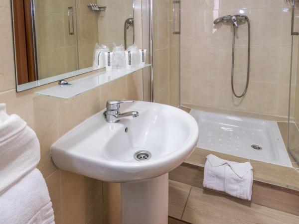 Hotel Catalunya Express : photo 1 de la chambre chambre double ou lits jumeaux