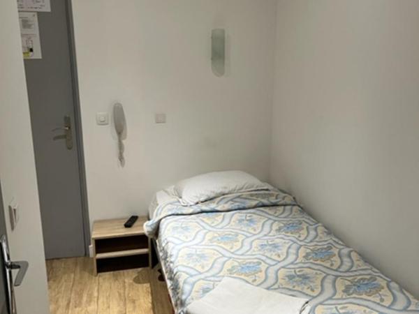 Hotel Luna Park : photo 2 de la chambre chambre simple avec salle de bains commune