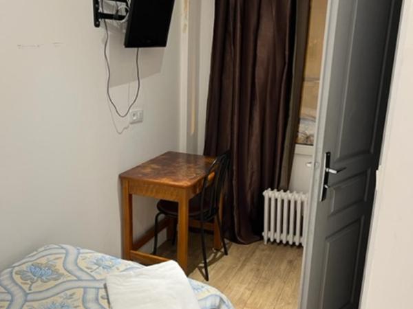 Hotel Luna Park : photo 4 de la chambre chambre simple avec salle de bains commune