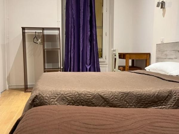 Hotel Luna Park : photo 3 de la chambre chambre triple avec salle de bains privative