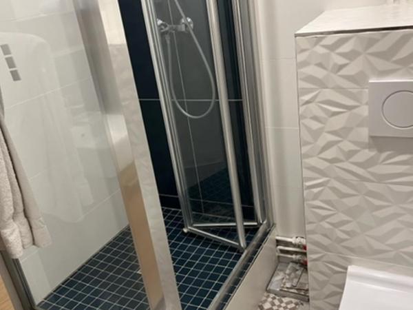 Hotel Luna Park : photo 4 de la chambre chambre triple avec salle de bains privative