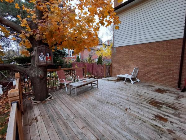 Private Rooms in House in North York Shared Kitchen : photo 6 de la chambre chambre double deluxe avec balcon