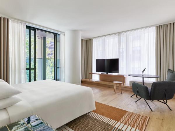 Hyatt Centric Melbourne : photo 7 de la chambre chambre lit king-size avec balcon