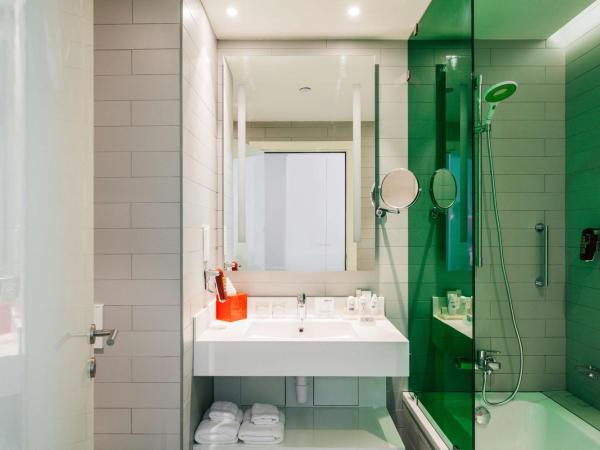 Park Inn by Radisson Dubai Motor City : photo 5 de la chambre chambre double ou lits jumeaux standard