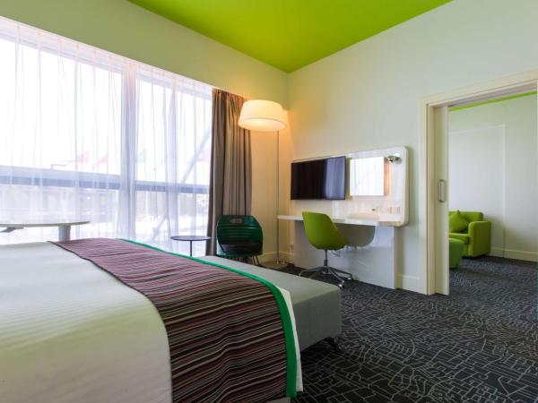 Park Inn by Radisson Dubai Motor City : photo 5 de la chambre suite junior