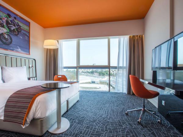 Park Inn by Radisson Dubai Motor City : photo 7 de la chambre chambre double ou lits jumeaux standard