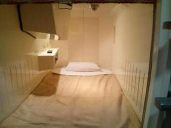 City Inn Nishi Tanabe : photo 2 de la chambre lit simple dans dortoir pour hommes avec salle de bains commune