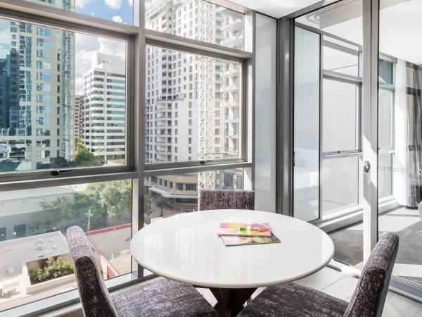 Meriton Suites Chatswood : photo 3 de la chambre one bedroom modern suite